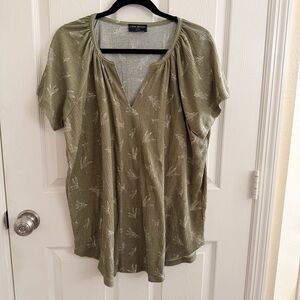 Lane Bryant Olive Green Short Sleeve V-Neck Tunic with White Leaf Print